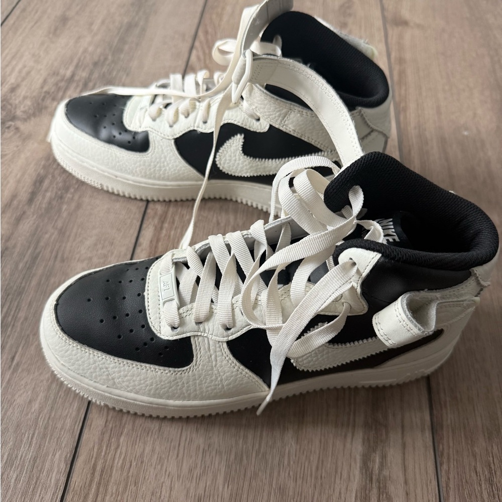 Nike High-Top Sneakers - Black and White - Picture 3 of 5